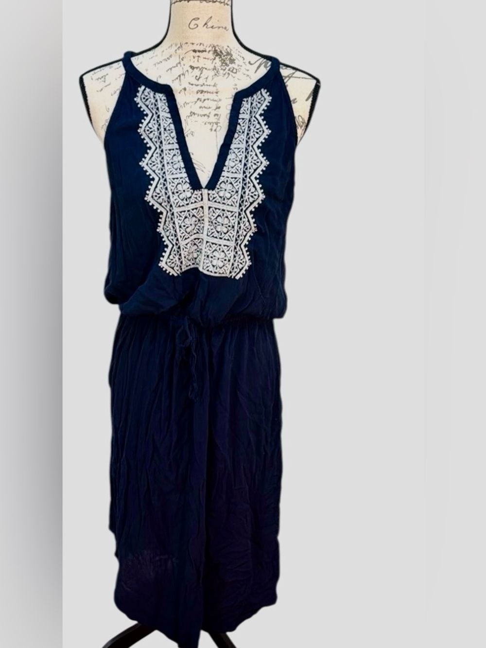 Gap Navy Blue Sleeveless V-neck Midi Dress with White Embroidery